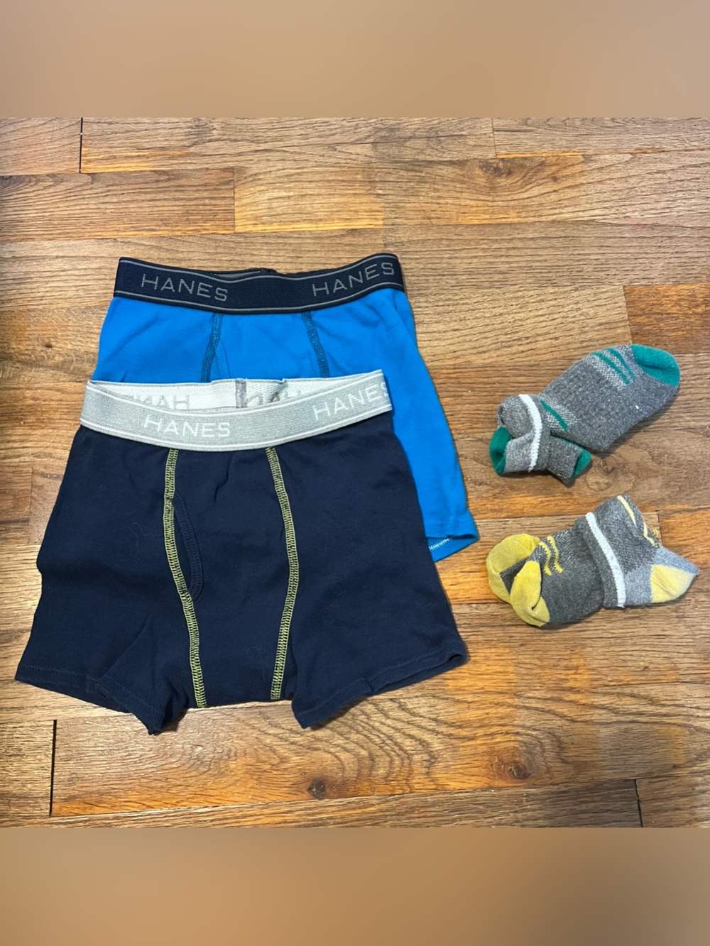Small Cotton Hanes Underwear Boys 2 Pair 6-8 more so a 6-7 2 Socks
